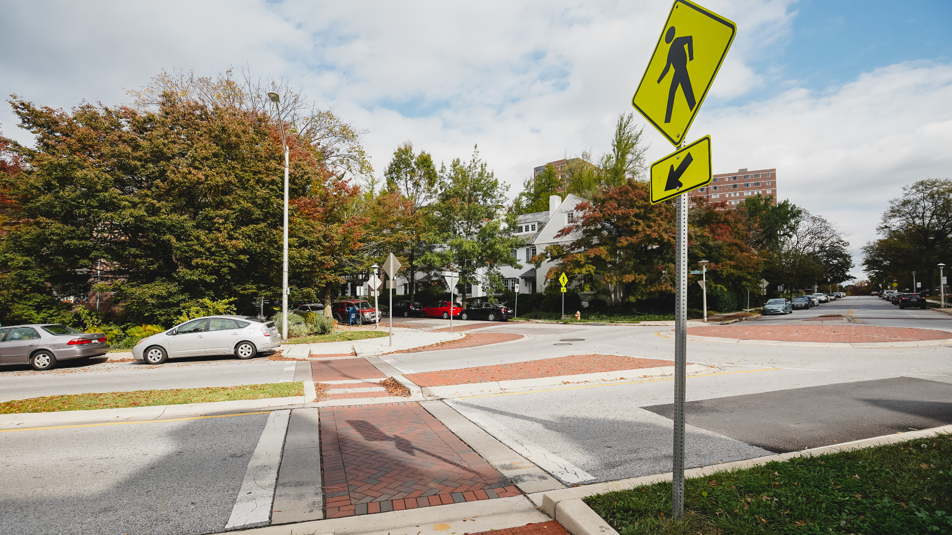 Pedestrian crossing in front of a roundabout